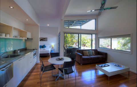 Mobys Beachside Retreat - Accommodation Perth 1