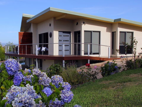 Outlook BnB - Accommodation Perth 0