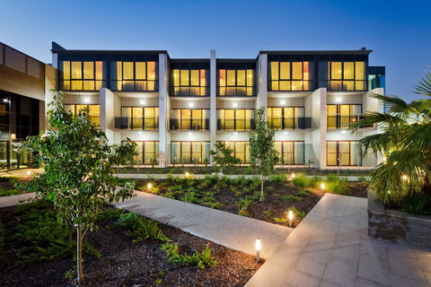 Quality Hotel Taylors Lakes - Accommodation Perth 0