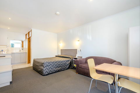 Werribee Motel & Apartments - Accommodation Perth 1