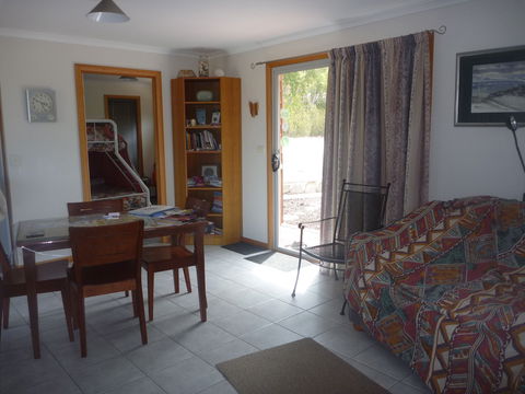 Yakkalla Holiday Cottage - Accommodation Perth 3