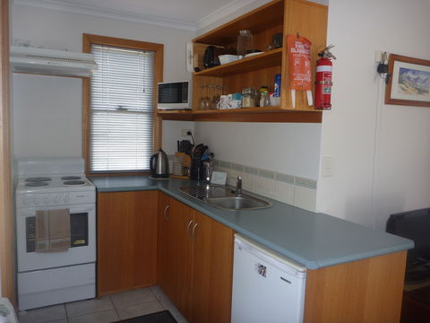 Yakkalla Holiday Cottage - Accommodation Perth 4