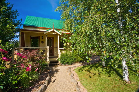 Autumn Abode Cottages - Accommodation Perth 2