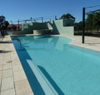 McNevins Logan Park Motel - Perth Resorts