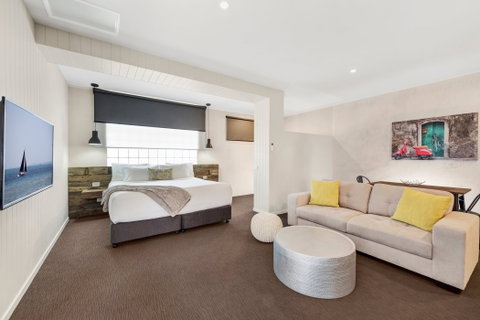 Moonlight Bay Apartments - Accommodation Perth 0