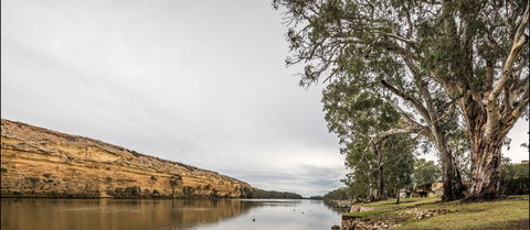 Page Drive Blanchetown  -River Shack Rentals - Accommodation Perth 2