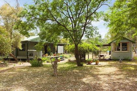 Red Tractor Retreat - Accommodation Perth 1