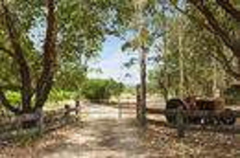 Red Tractor Retreat - Accommodation Perth 2