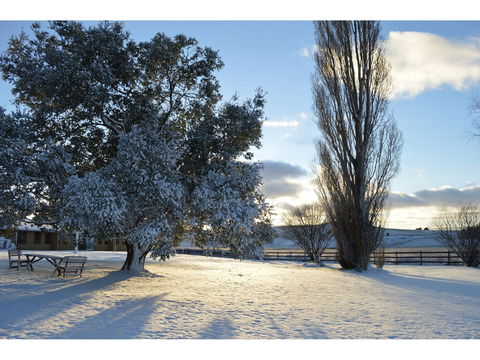 Snowy Mountains Resort - Accommodation Perth 0
