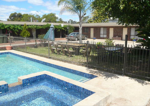 Sportsman Inn Motel - Accommodation Perth 0