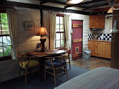Woolly Butt Bungalow - Accommodation Perth 0