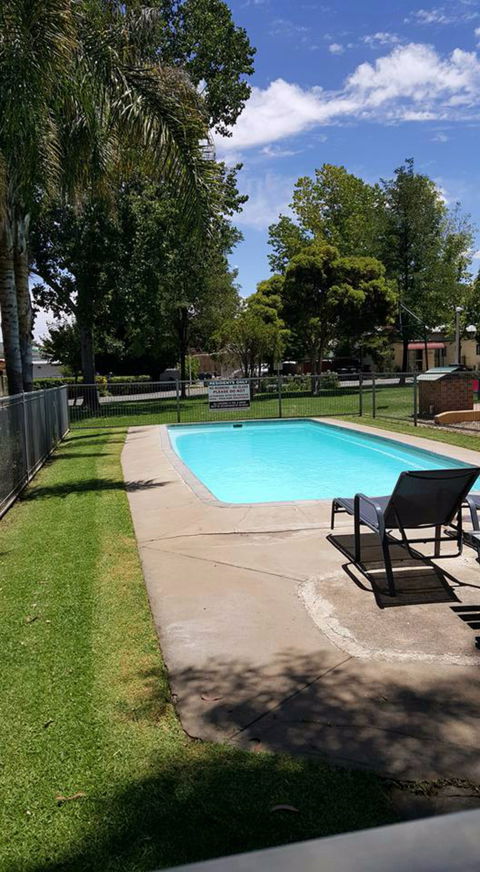 Young Caravan Tourist Park - Perth Resorts 1