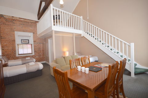 Central Springs Inn - Accommodation Perth 2