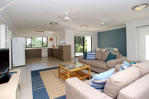 Fingal Bay Beach House - Accommodation Perth 1