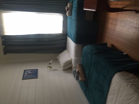 Lake Leake Inn - Accommodation Perth 2