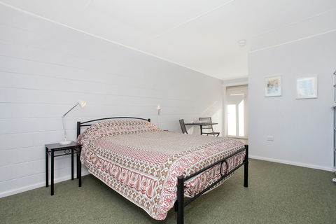 Peterborough House & Motel - Accommodation Perth 1