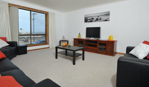 Seaview's Holiday House - Accommodation Perth 2