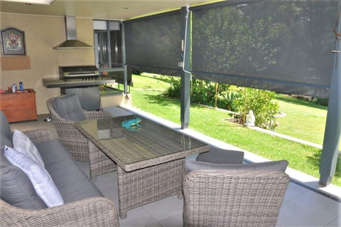 Stay Lakeside - Accommodation Perth 2