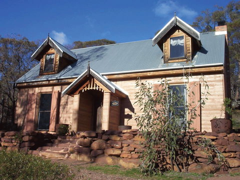 Table Top Mountain Cottages - Accommodation Perth 0