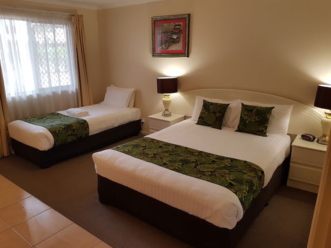 The Palms Motel Chinchilla - Accommodation Perth 1