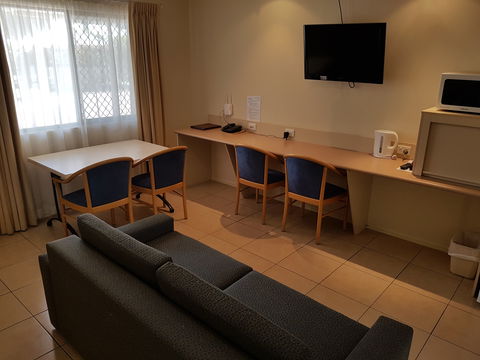 The Palms Motel Chinchilla - Accommodation Perth 2