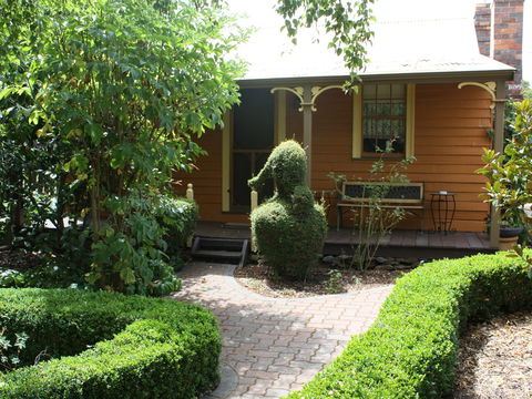 Westbury Gingerbread Cottages - The - Accommodation Perth 2