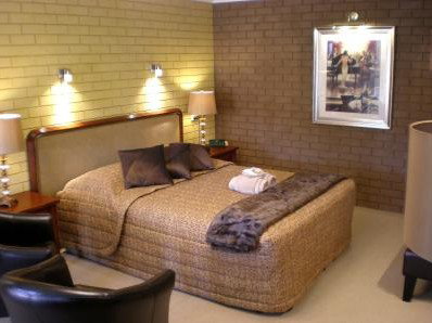 Estelle Kramer Motor Inn - Accommodation Perth 0