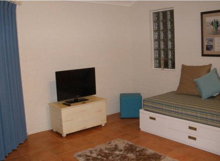 Angourie Waves - Accommodation Perth 2