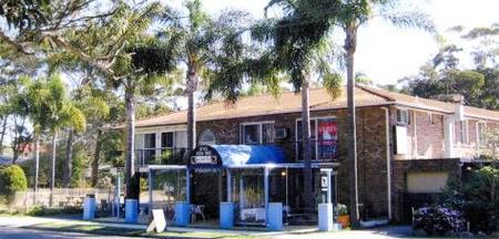 Palm Court Motel - Accommodation Perth 0
