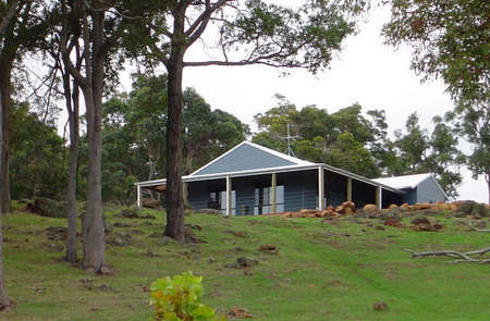 Vista Ridge Estate - Top Paddock Cottage - Accommodation Perth 0