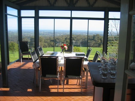 Vista Ridge Estate - Top Paddock Cottage - Accommodation Perth 1