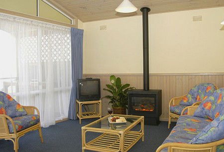 Berrara Beach Holiday Chalets - Accommodation Perth 1