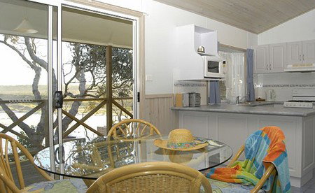 Berrara Beach Holiday Chalets - Accommodation Perth 4