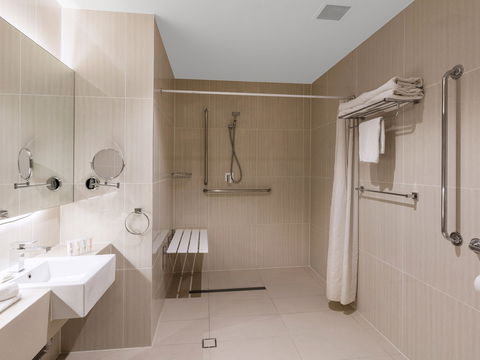 Best Western Plus Hotel Diana - Accommodation Perth 2