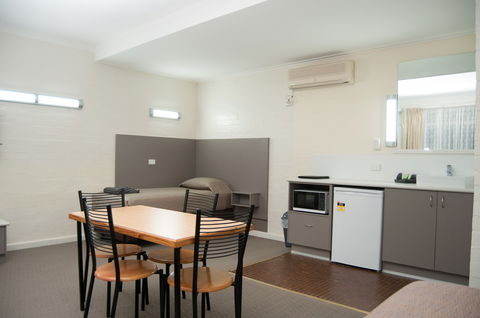 Bishop's Lodge - Accommodation Perth 0