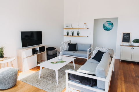 BonniEscape - Island Style Living - Accommodation Perth 0