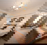 Cobb  Co Court Boutique Hotel - Accommodation Perth