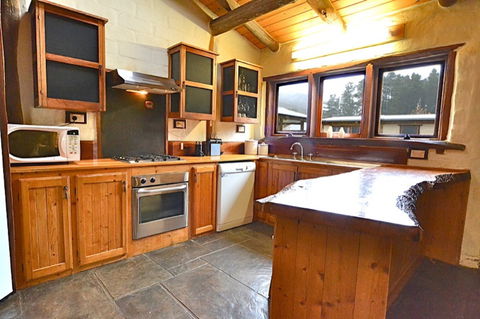 Feathertop Retreat - Accommodation Perth 0