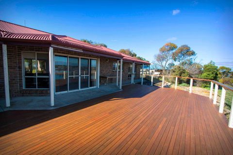 Limestone Ridge - Holiday House - Accommodation Perth 0