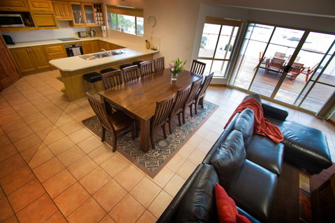 Limestone Ridge - Holiday House - Accommodation Perth 2