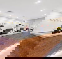 Macleay Hotel