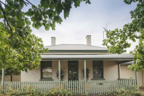 Magnolia Cottage - Accommodation Perth 0