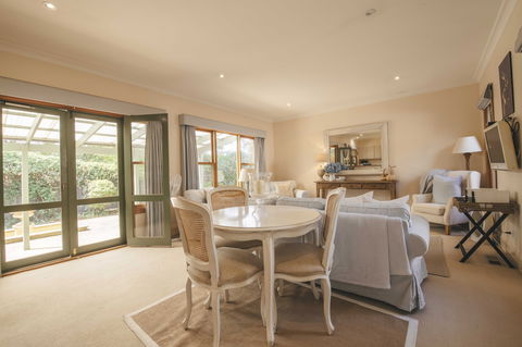 Magnolia Cottage - Accommodation Perth 2