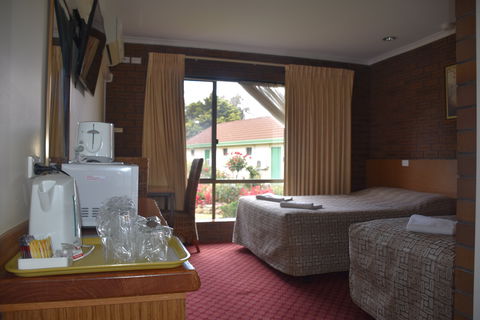 Mount Barker Valley Views Motel And Chalets - Accommodation Perth 0