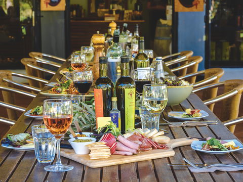 Olio Bello Lakeside Glamping - Accommodation Perth 2