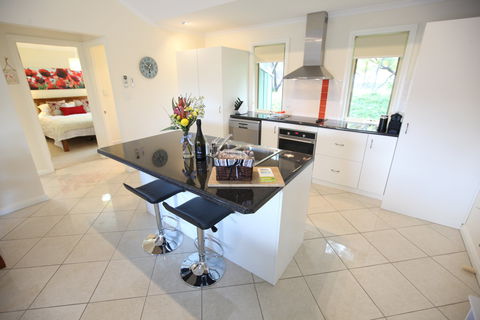 One Tree Bed And Breakfast: The Suite And The Retreat - Accommodation Perth 2