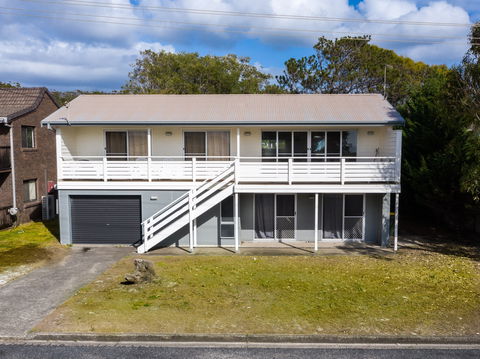 Seaview Getaway | Dunbogan - Accommodation Perth 0