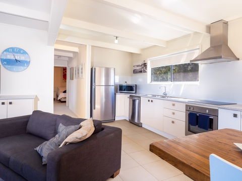 Seaview Getaway | Dunbogan - Accommodation Perth 1
