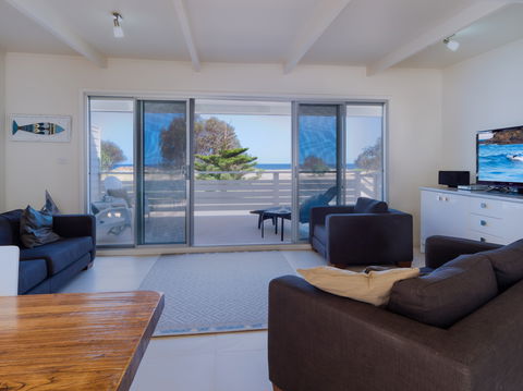Seaview Getaway | Dunbogan - Accommodation Perth 2