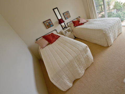 Tinnies At Back Creek Vineyard - Accommodation Perth 1